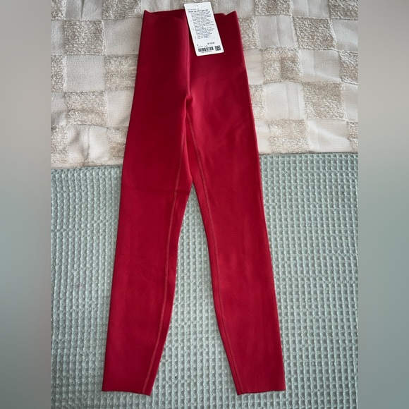 NWT Lululemon Glow Up High-Rise Tight 25”
Size 0 - Picture 1 of 4